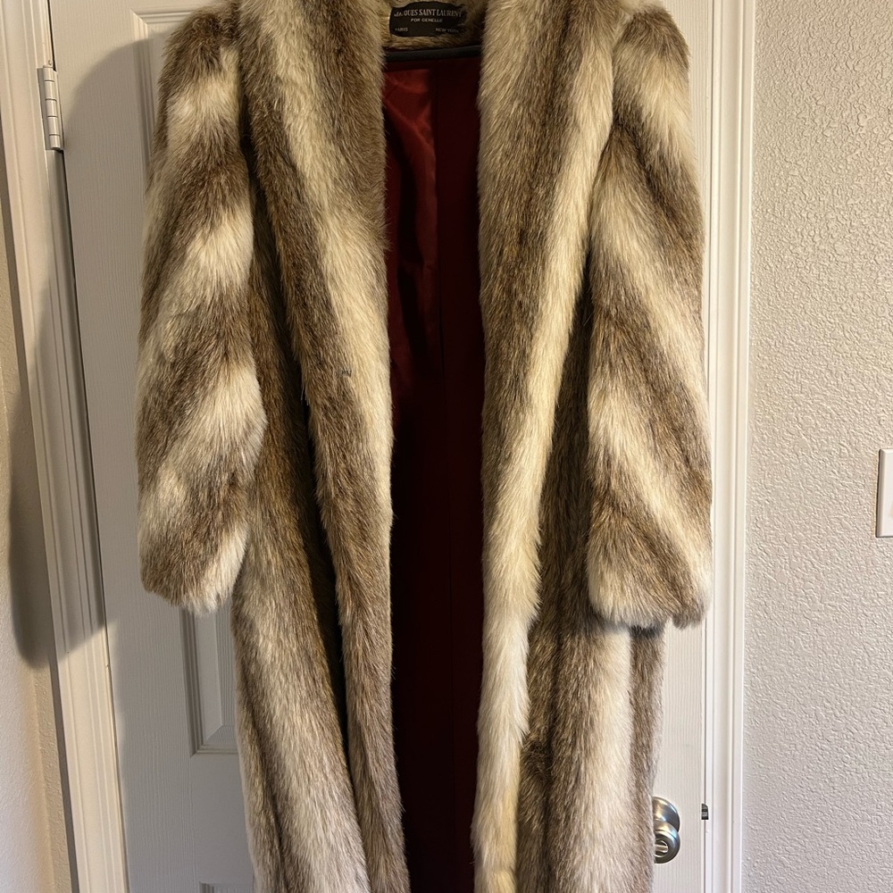 Luxurious 70s Coyote Fur Coat in Brown and Cream